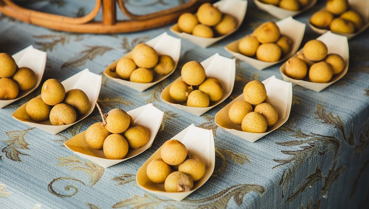 can-dogs-eat-longan-2 fresh Longan on a basket